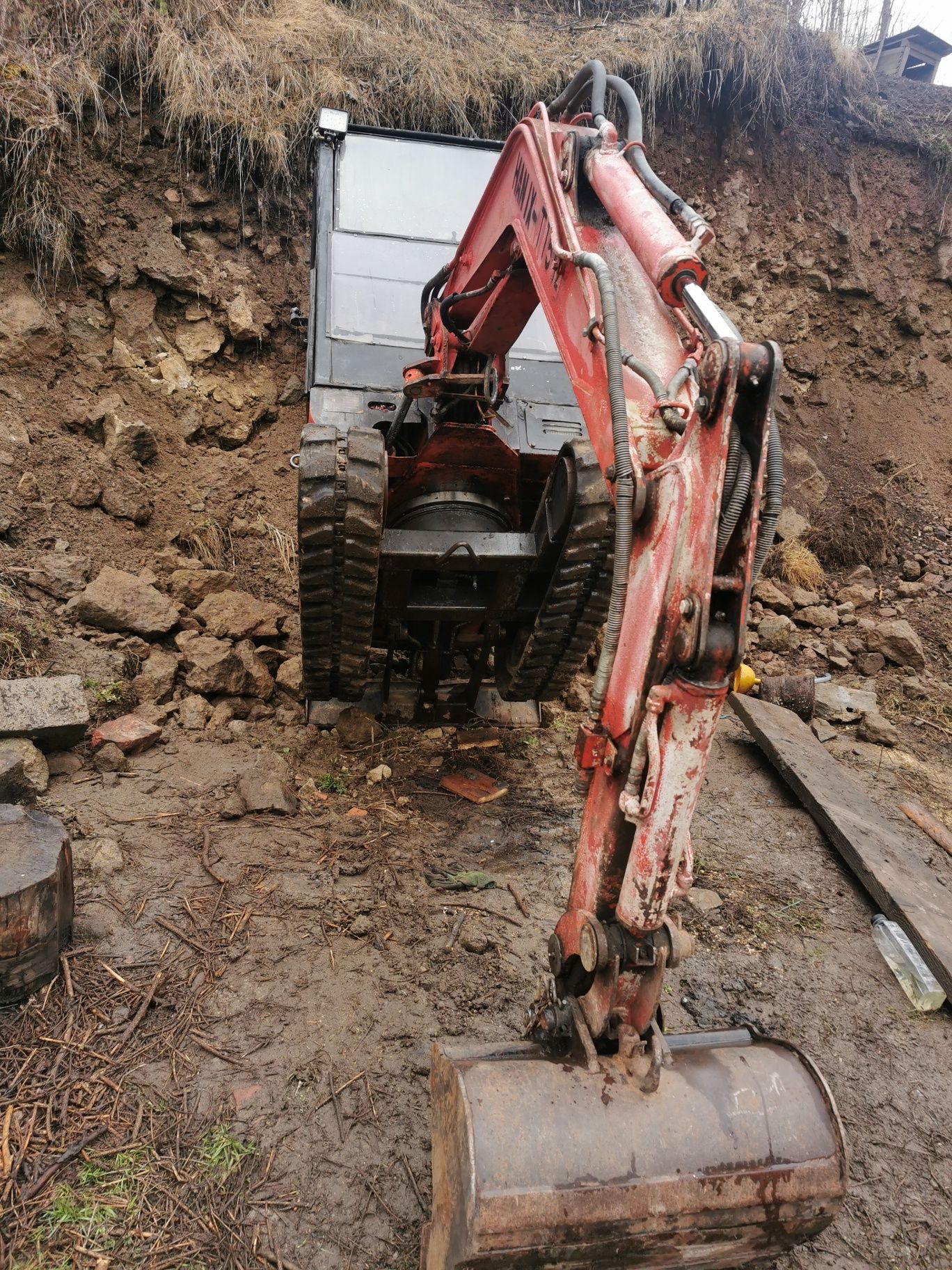 Vând sau schimb Miniexcavator hanix T 15