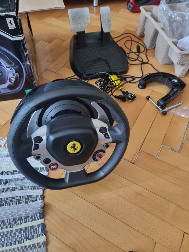 Thrustmaster tx racing wheel в много добро състояние