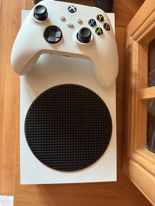 Xbox series S 512 gb 2 контролера