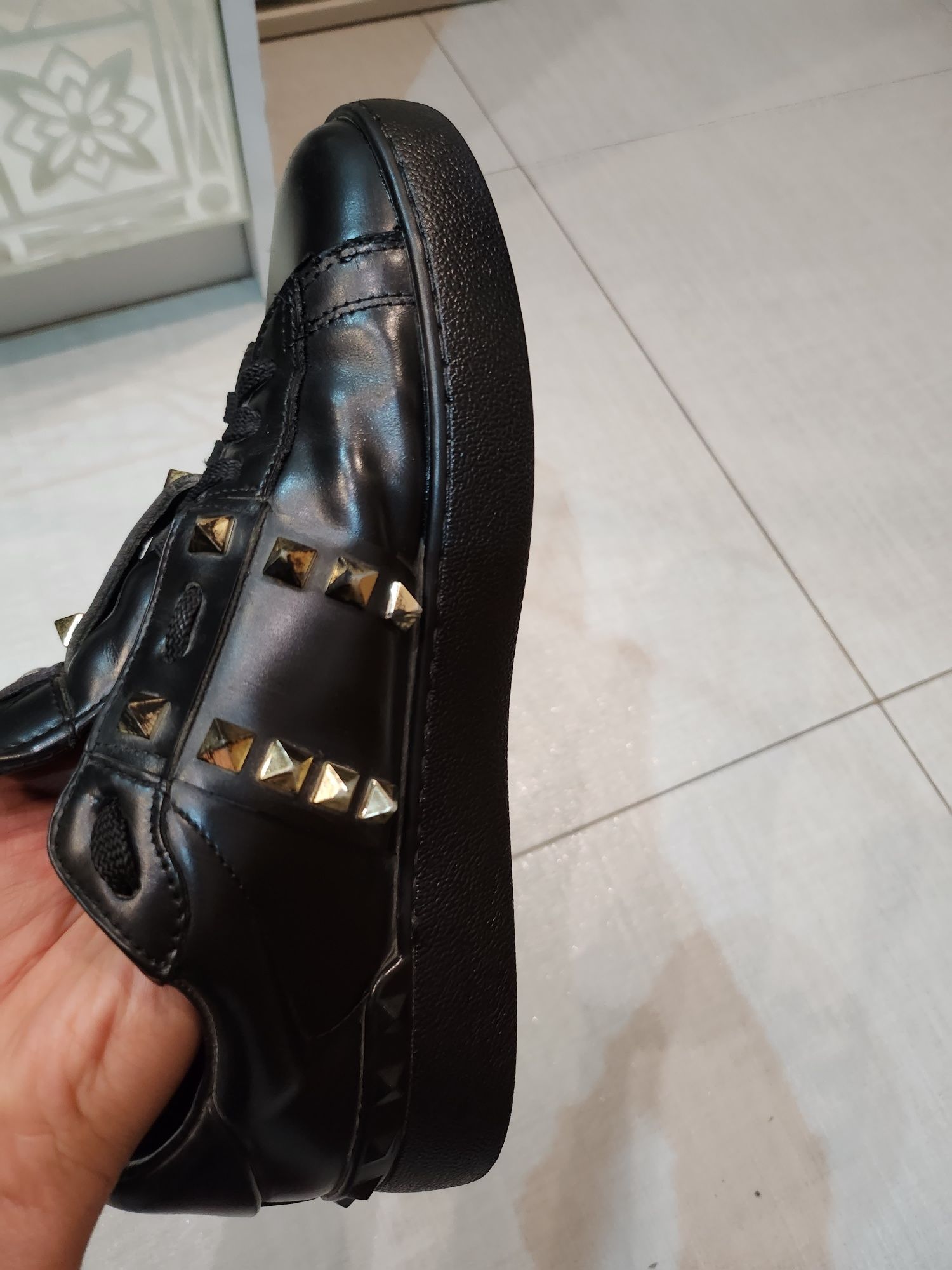 Valentino Garavani Rockstud Sneaker — номер 38