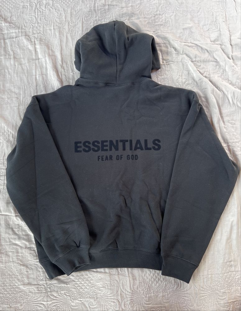 Черен екип Essentials