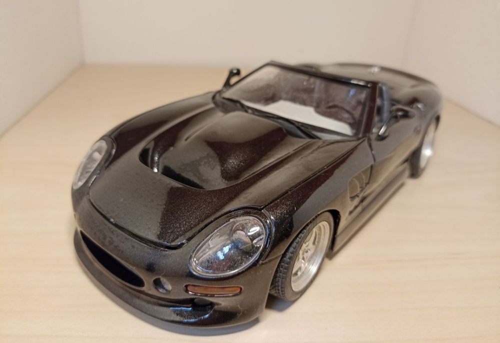 Shelby series1 
Scara 1:18
Bburago 

Pozele reflectă realitatea. Se vi