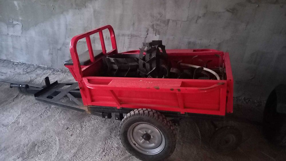 motocultor dkd de 16 hp +remorca+ustensile
