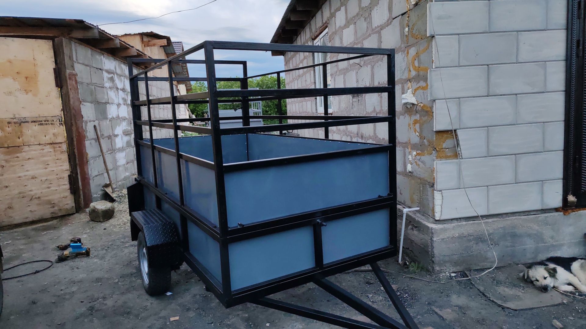 Продам прицеп новый