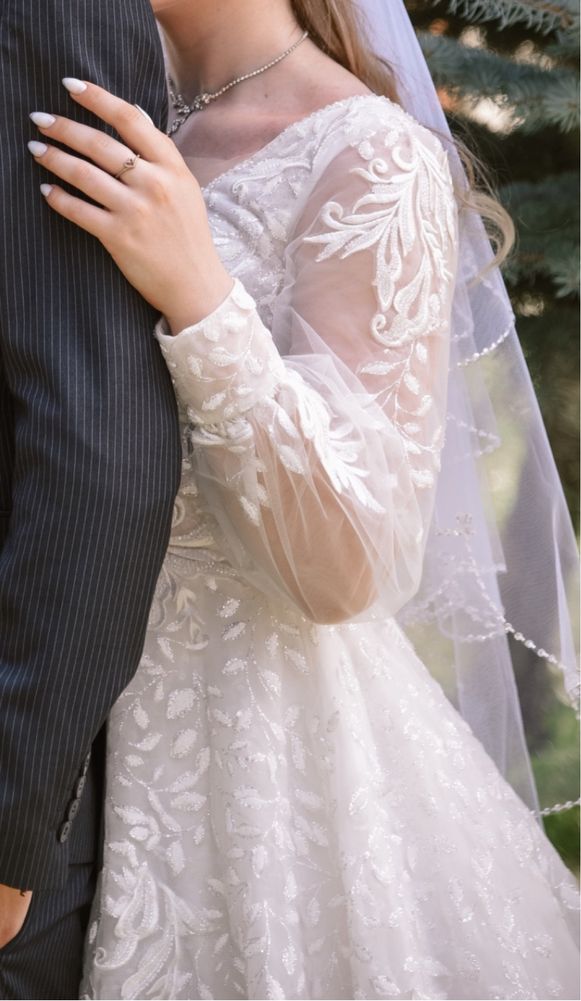Продам свадебное платье в отличном состоянии одевалось 1 раз ( новое)