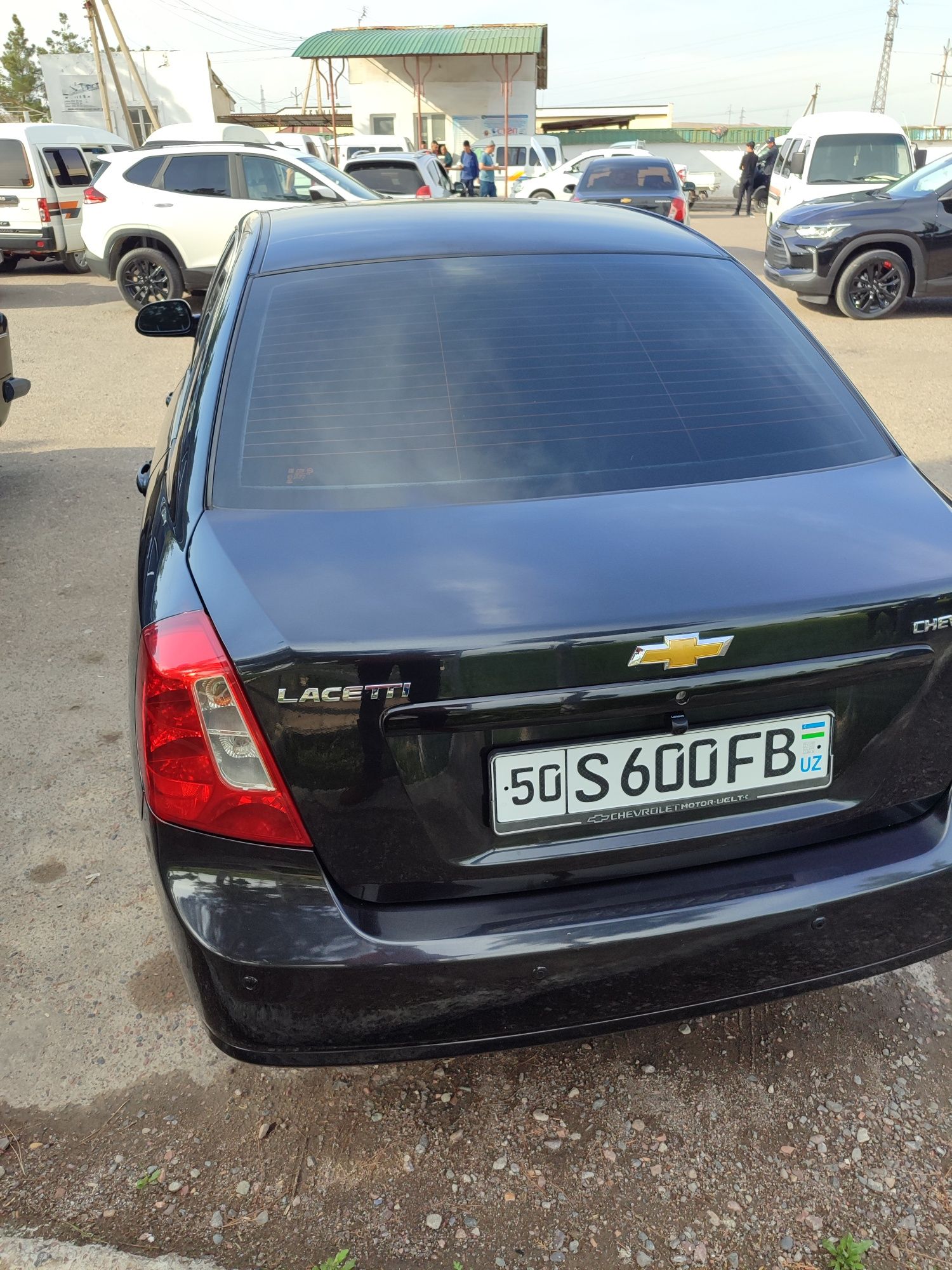 Lacetti 1.8 sotiladi