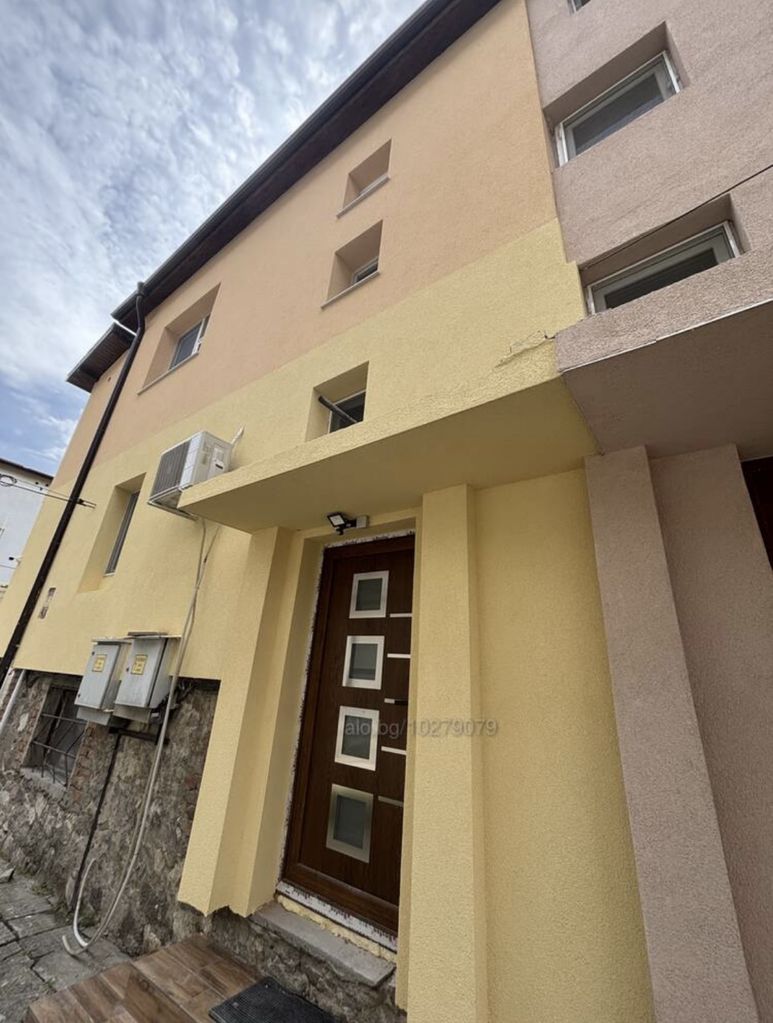 Дава се под наем Тристаен апартамент в Пловдив, Кючук Париж - 80 кв.м за 510 € - Снимка #2