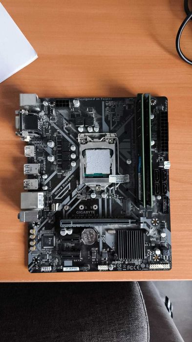Продам комплект I5-9400F, H310M S2H 2.0 МАТ ПЛАТА, 8 ГБ DDR4, КУЛЕР