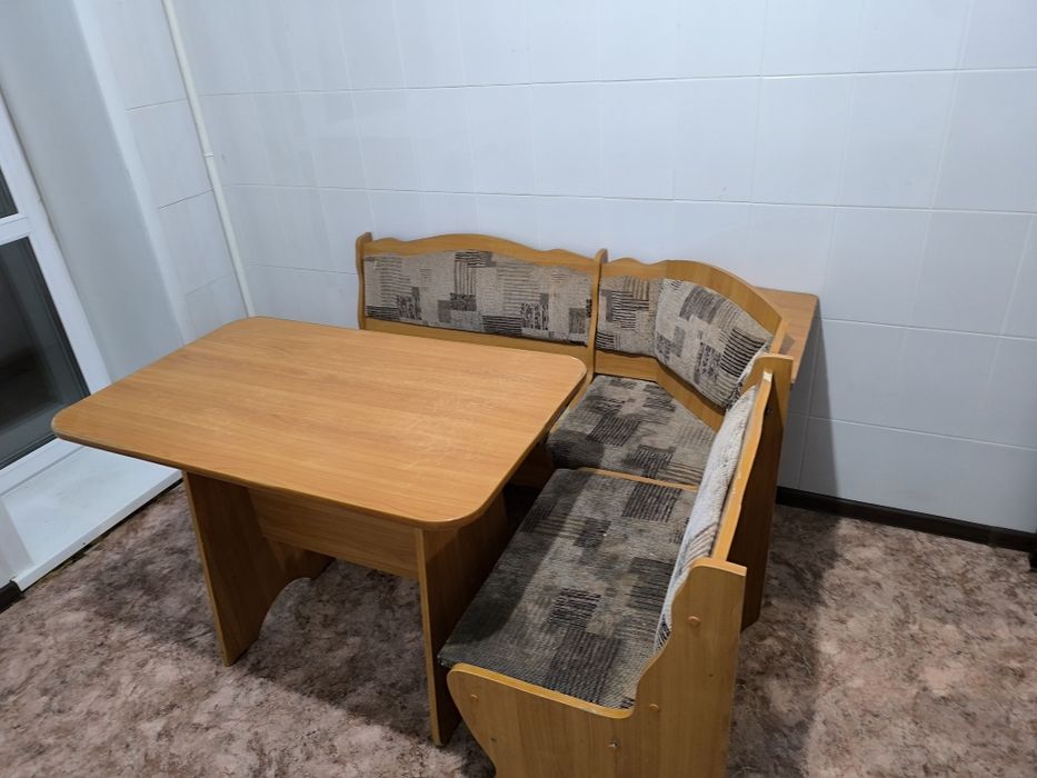 Отдам диван 2 шт . И кухонный стол и ящики