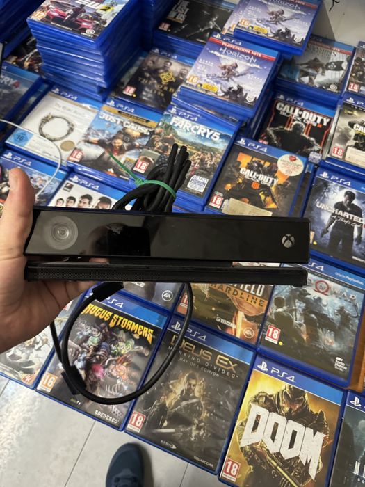 Kinect Xbox original în stare foarte bună cu cablu și senzor complet