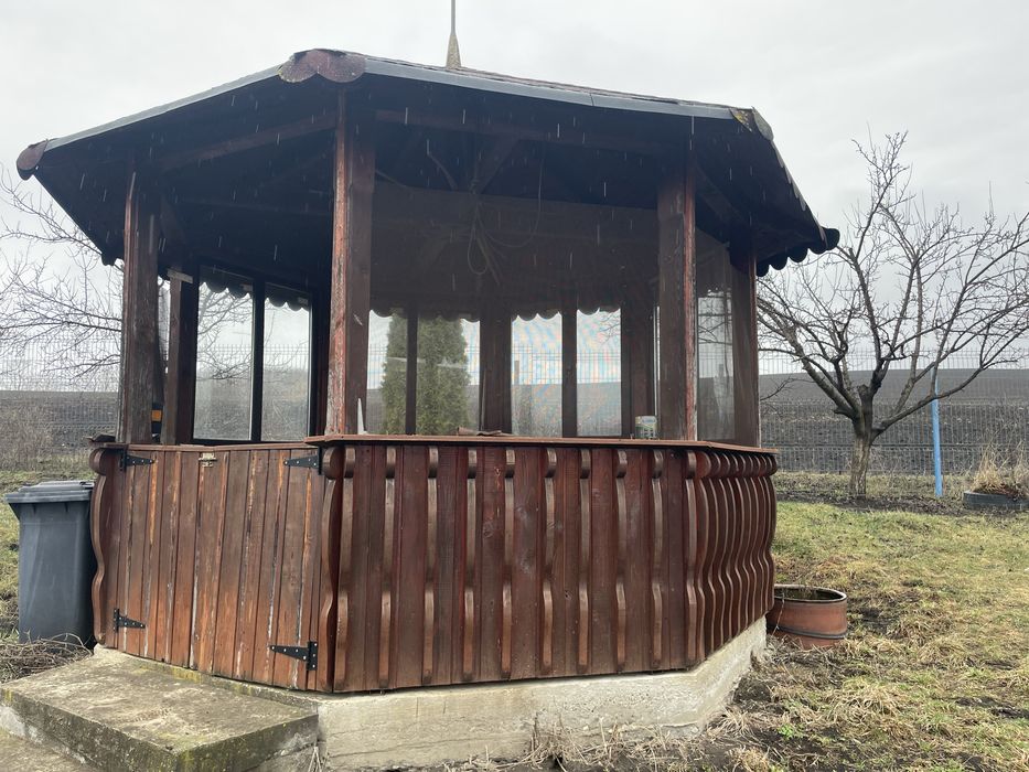 Vând foișor din lemn