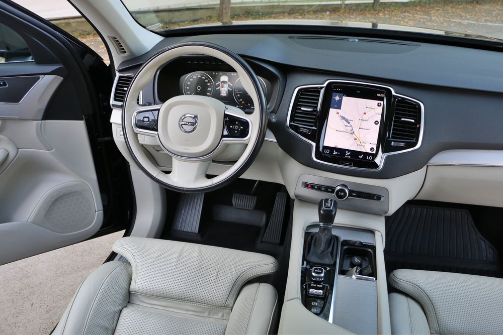 Volvo XC90 2.0D 232 cp. 4xD D5 7 LOCURI INSCRIPTION