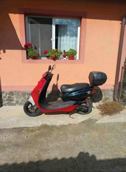 Vând scuter Yamaha .