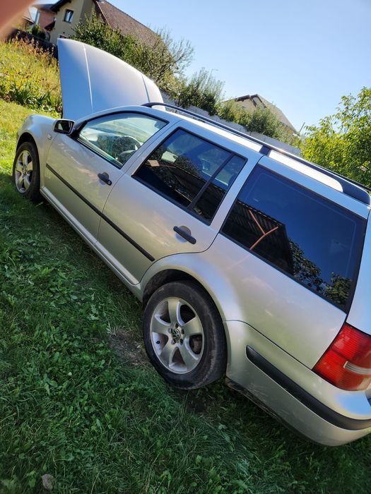 Vând Volkswagen golf