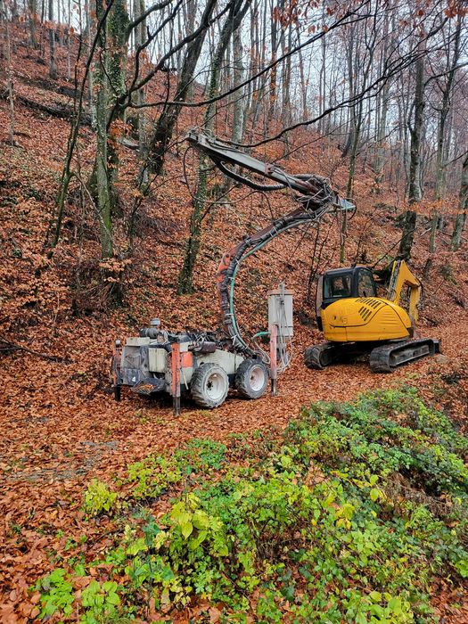 Execut lucrări de foraj pentru ancorare si stabilizări