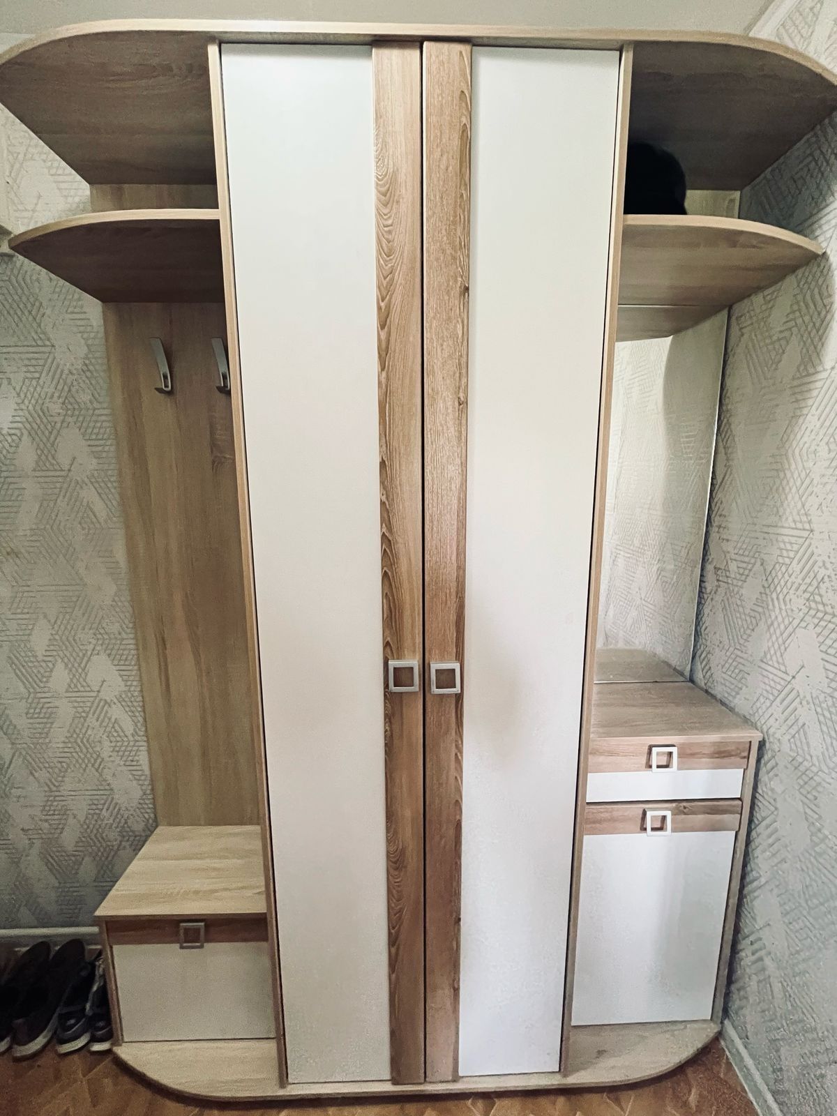 Продам шкаф в прихожую.