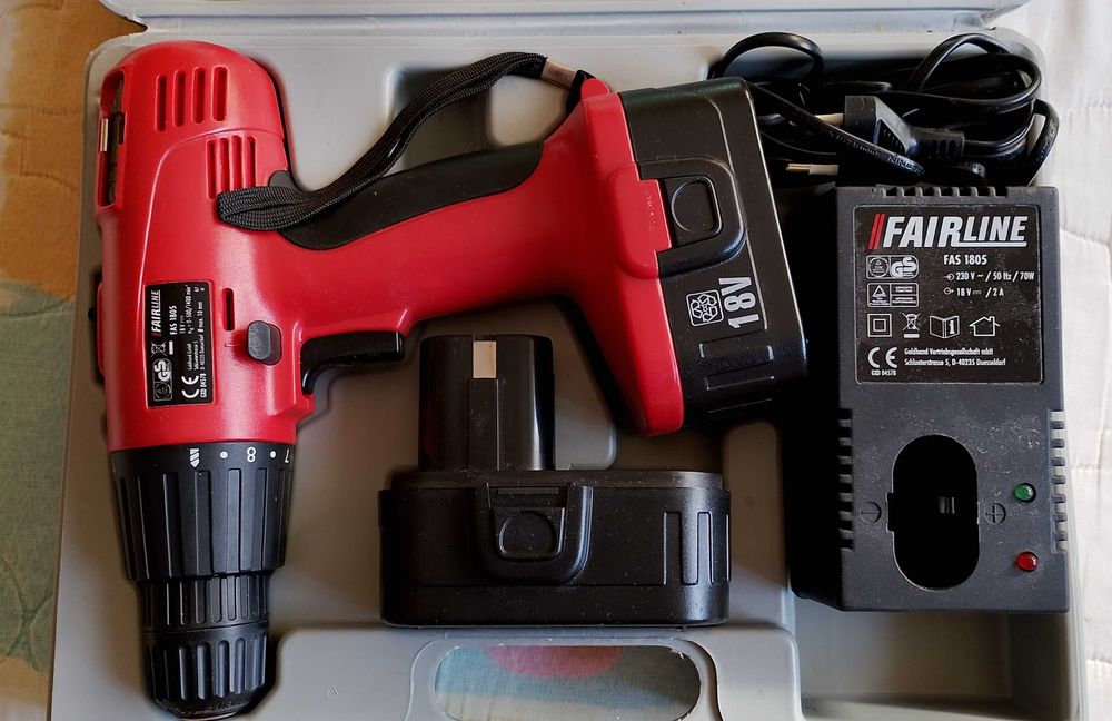 Акумулаторен винтоверт с две батерии и зарядно устройство