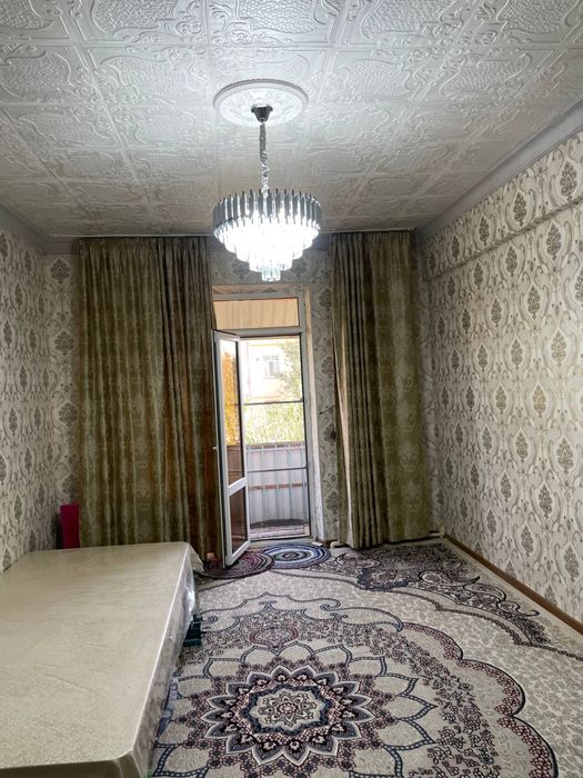 Сотилади Мустакиллик кочаси 65 дом.  6 кв.   З хонали