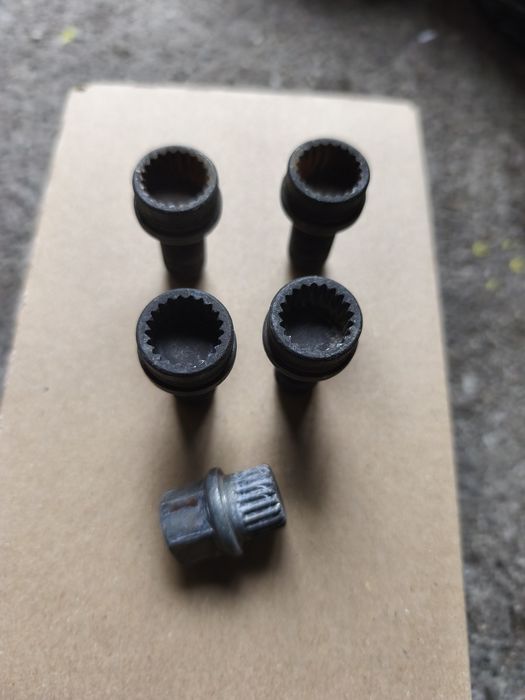 Set prezoane antifurt cu cheie Vw Passat B6 B7 Golf 5 Jetta Eos