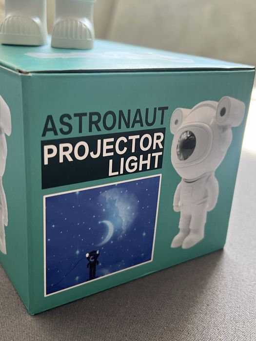 Лед прожектор робот , с опция свързване с bluetooth