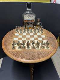 Колекционерски,метален шах с дървена маса