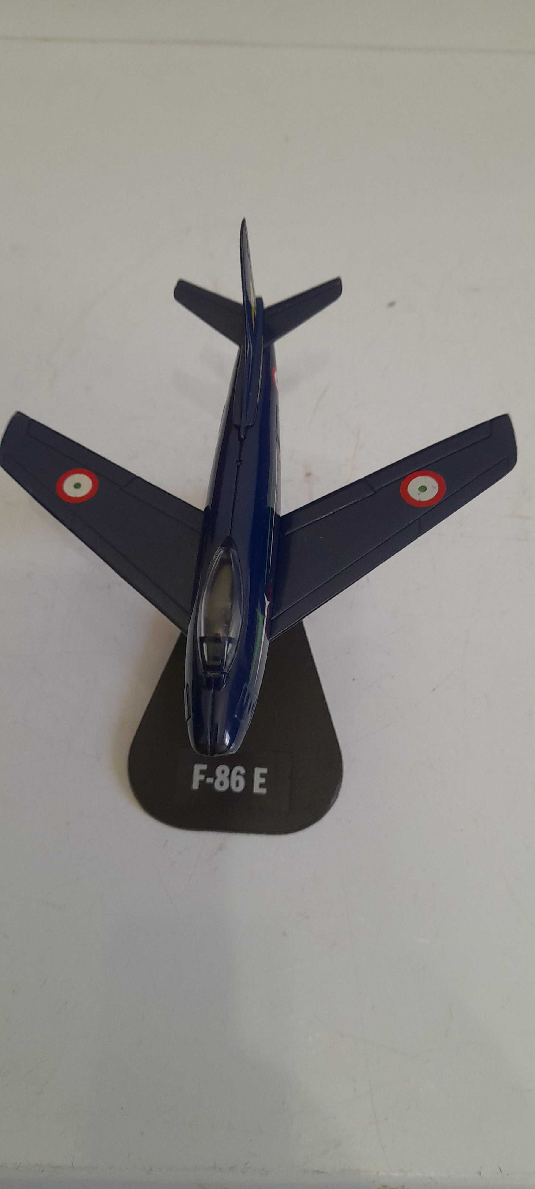 Macheta avion F-86 E ( SABRE ) de colectie