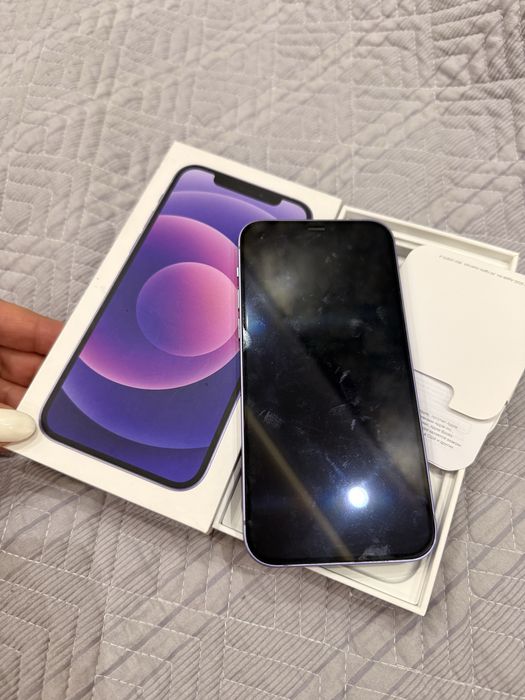IPhone 12 в идеальном состоянии, батарея 77%