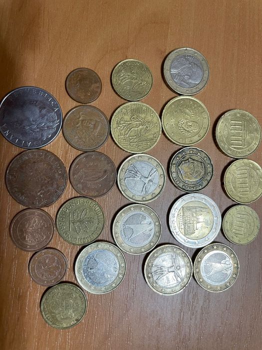 Monede vechi de vânzare.