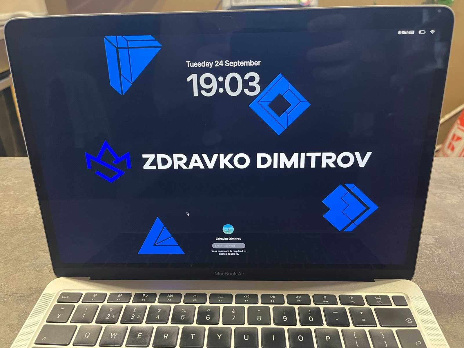 лаптоп Macbook Air 13-inch, 2020 година