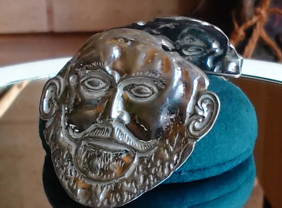 Brosă “Masca lui Agamemnon” – Reproducere Mycenaeană în Argint 800