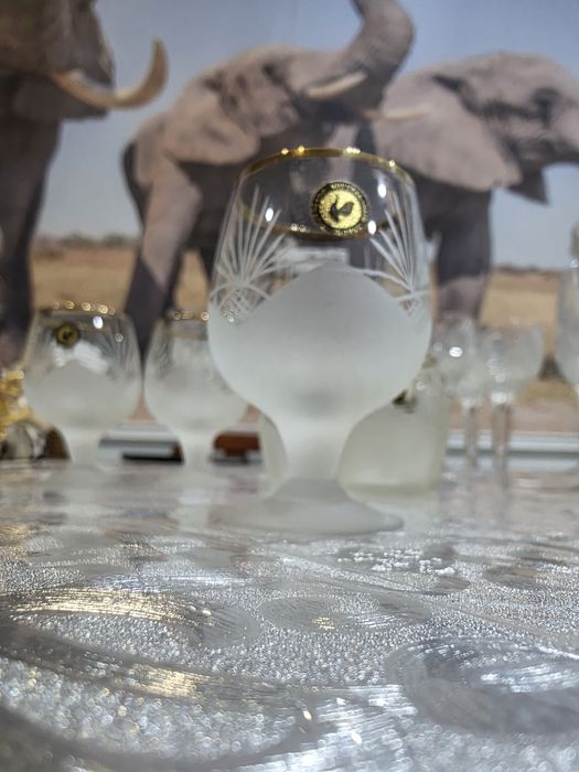 Продам рюмки и бокалы из чистого хрусталя.