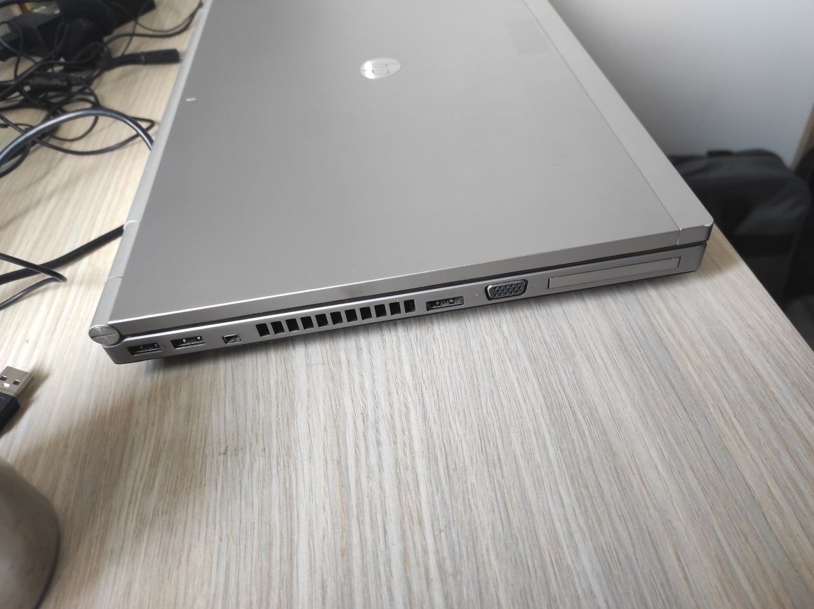 Laptop HP EliteBook 8560p 15.6" LED procesor Intel I5, 12mb Ram, hdd 5