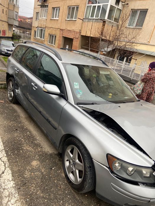 Volvo V50 – Ideală după mici reparații estetice – funcționează perfect