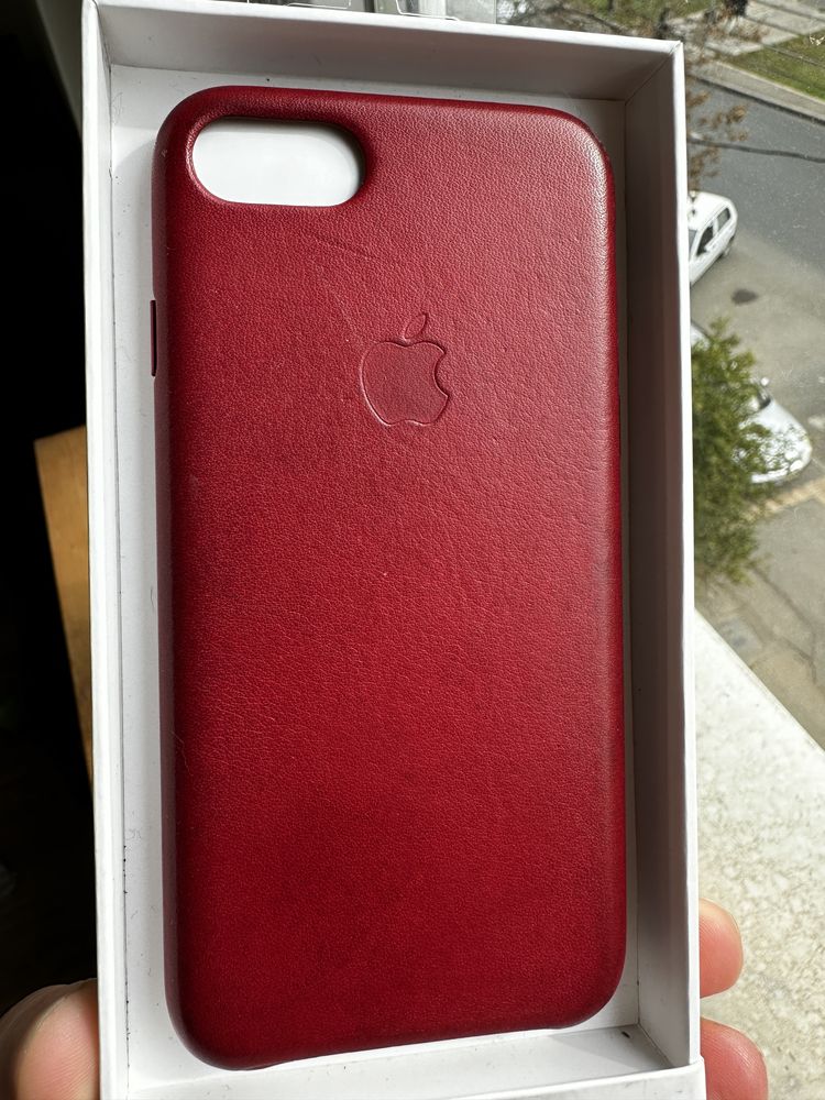 Huse originale Apple leather pentru iPhone 7, 8, SE