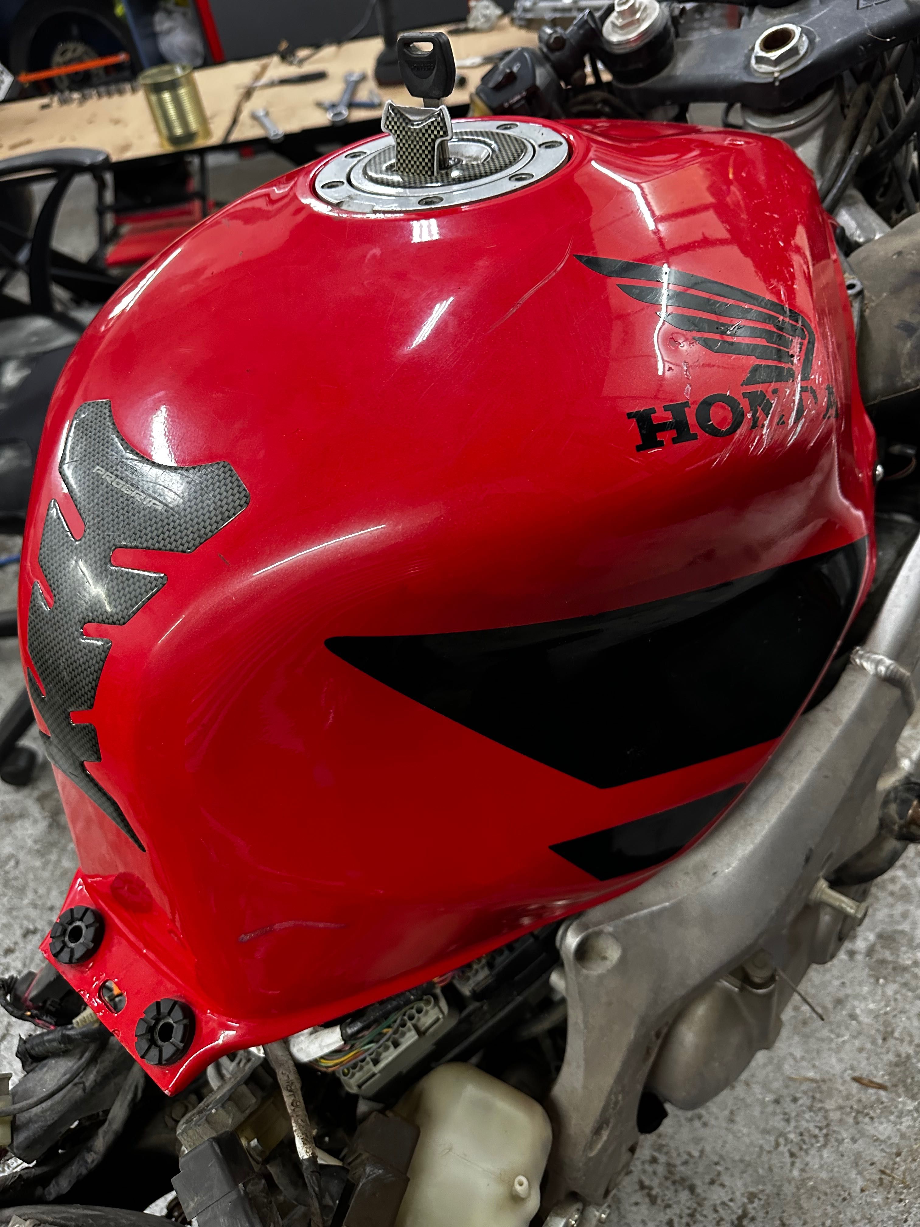 Резервоар Honda CBR600 F4I