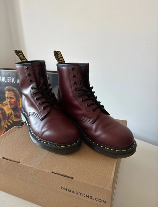 De vanzare Dr Martens regret red smooth boots