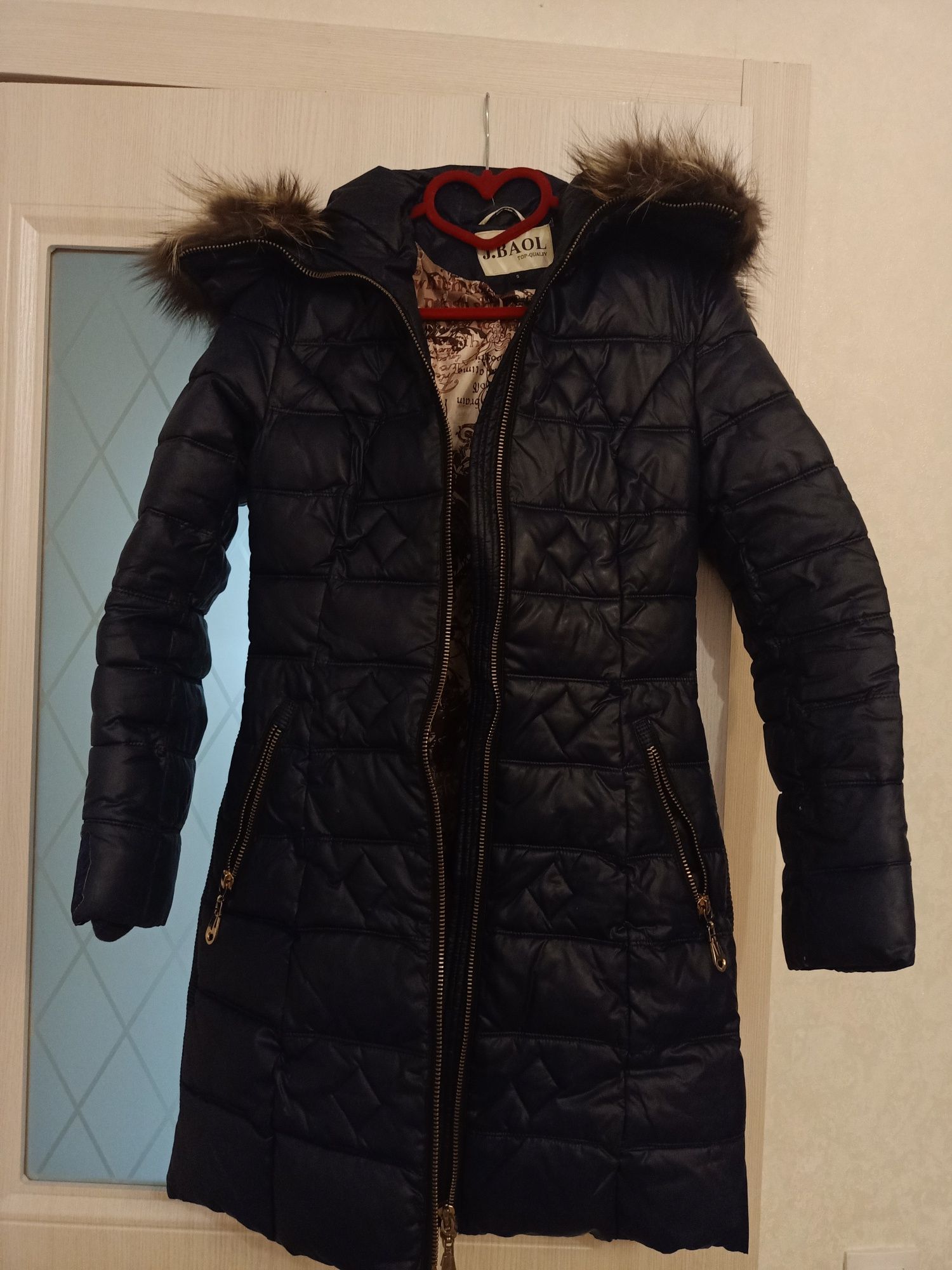 Бесплатно зимняя куртка 42р