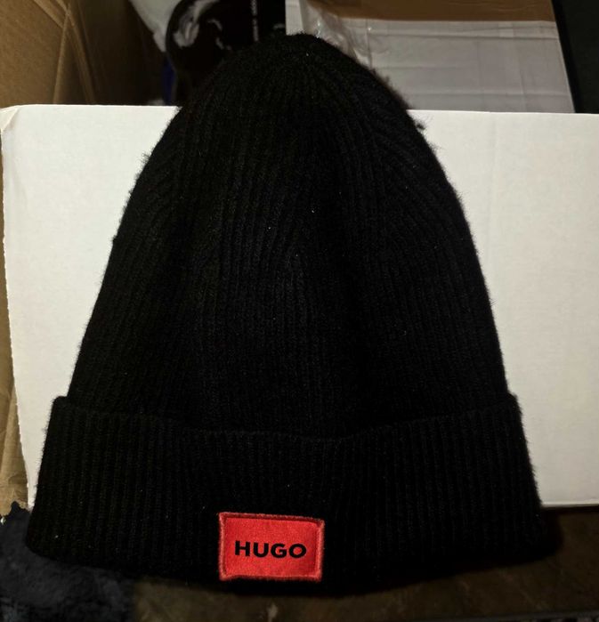 Зимна шапка на Hugo boss унисекс