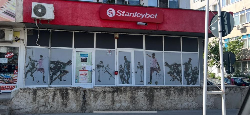 Vând spațiu comercial