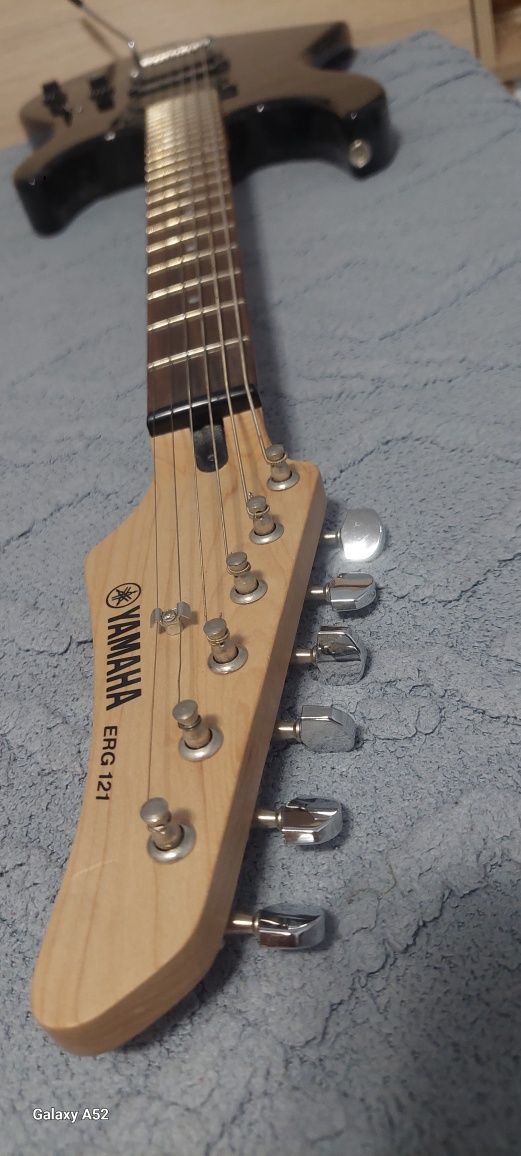 Електрическа китара (YAMAHA erg 121)
