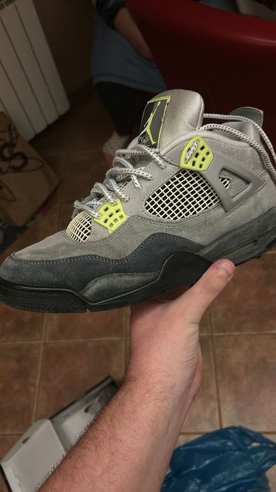 Adidaşi Jordan 4 Retro SE