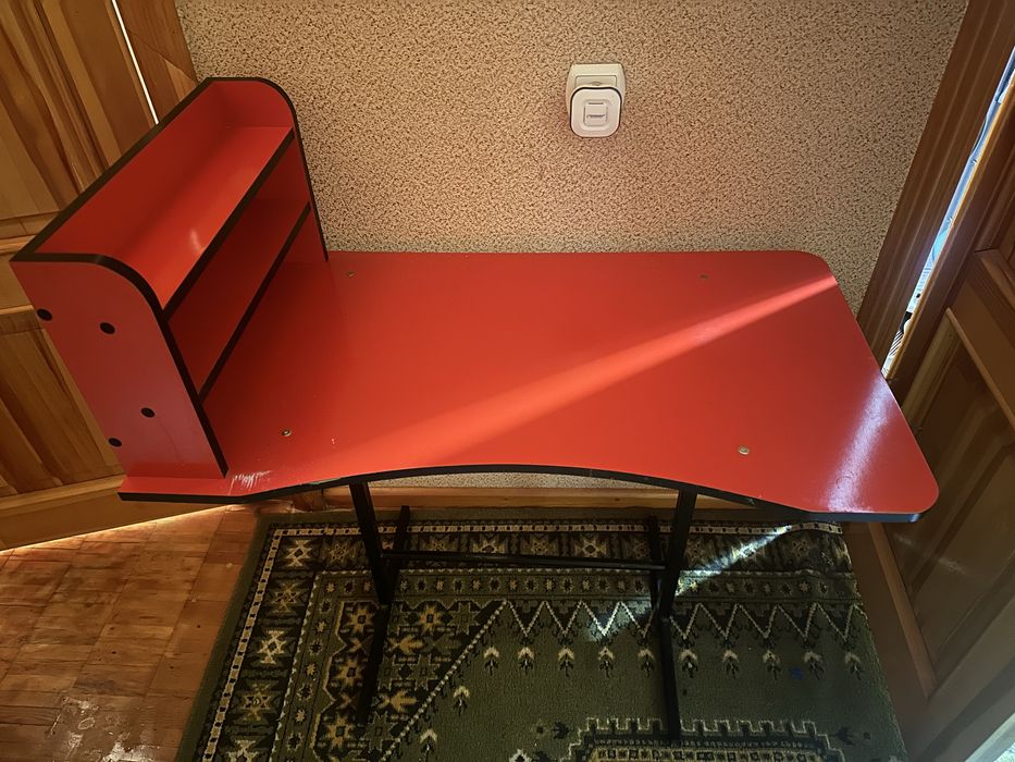 Маникюрный стол