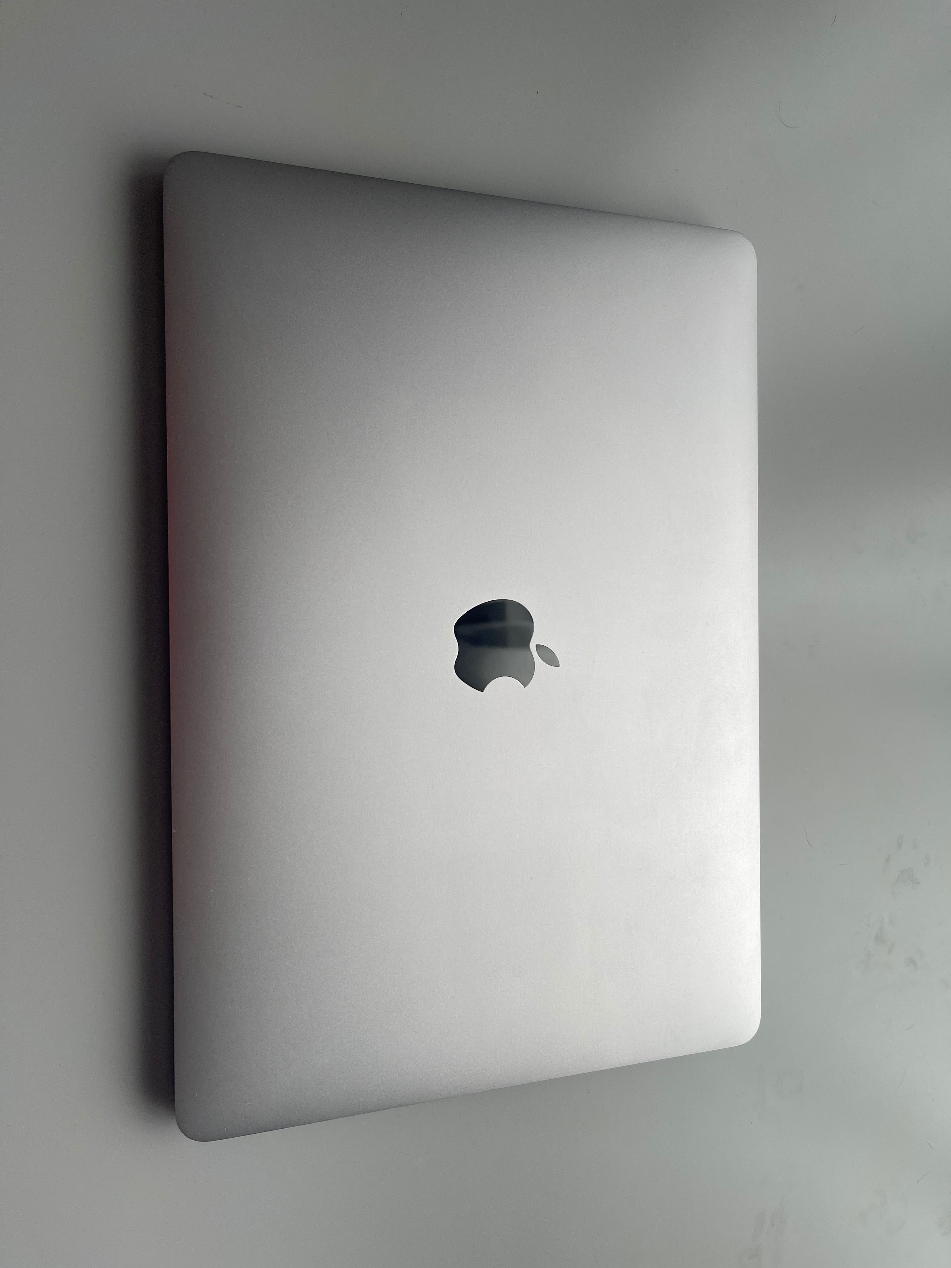 Продавам MacBook Pro 13'' model A1989 Intel Core i5 512BG