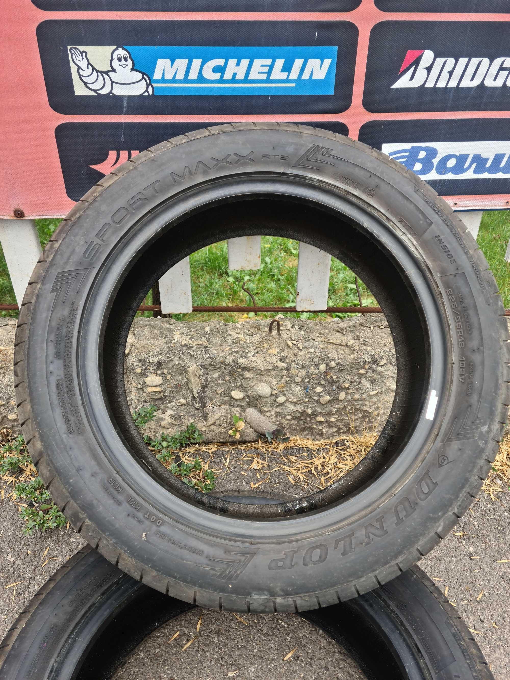 2 бр. 225/55/18  DUNLOP 7mm. грайфер ,дот 19 г. +++