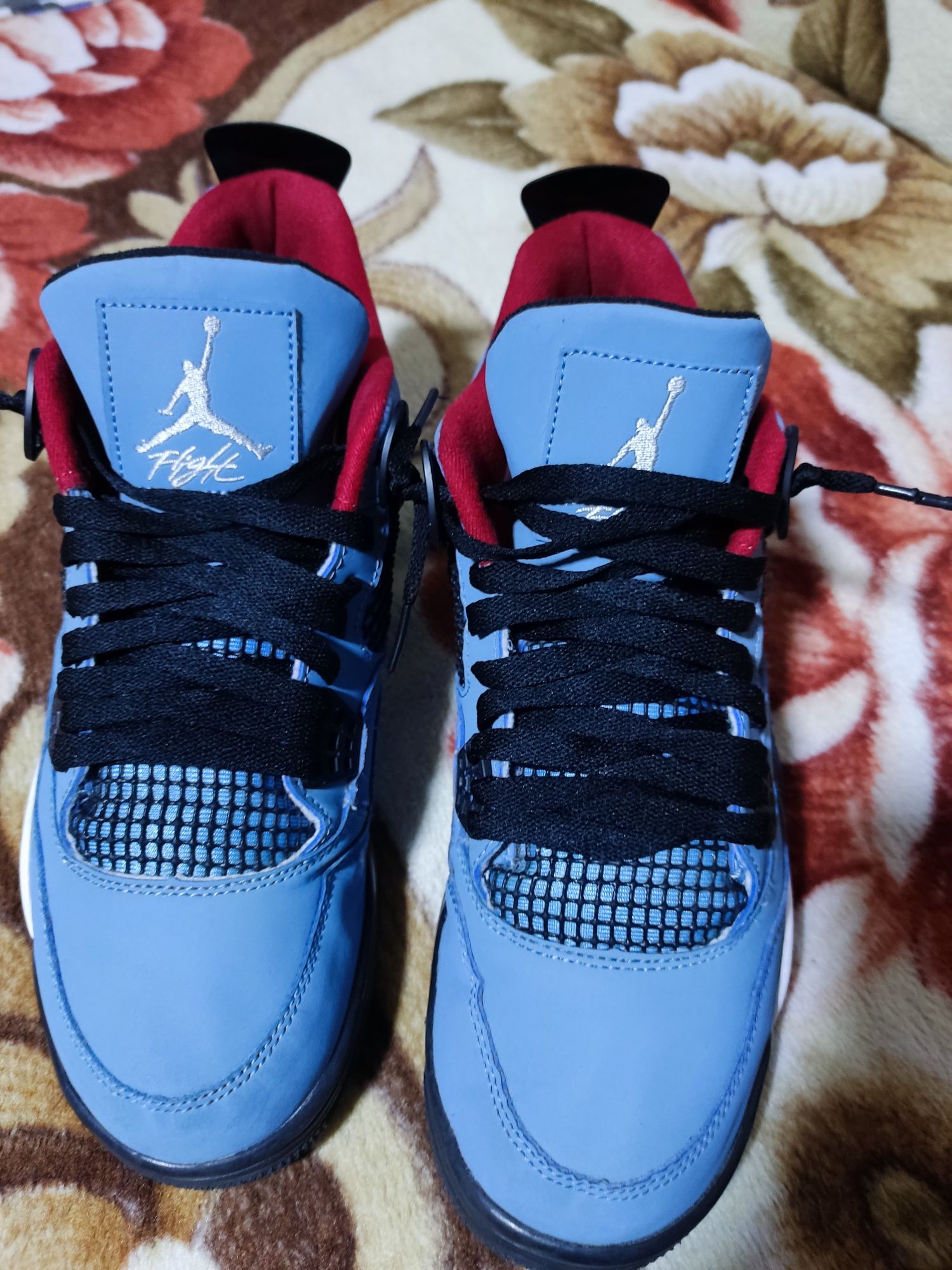 Vând Jordan 4 travis scott