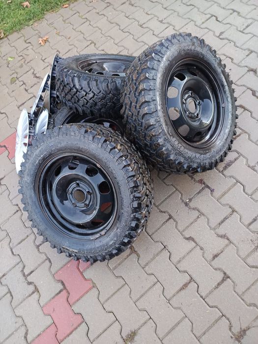 Vând jenți și cauciucuri dacia duster 4x4 affroad