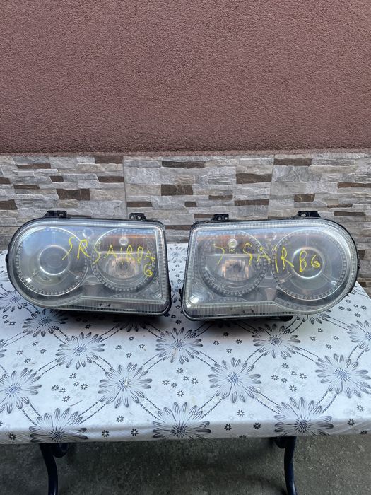 Фарове за крайслер оборудвани в добро сътояние цената е за 1- брой