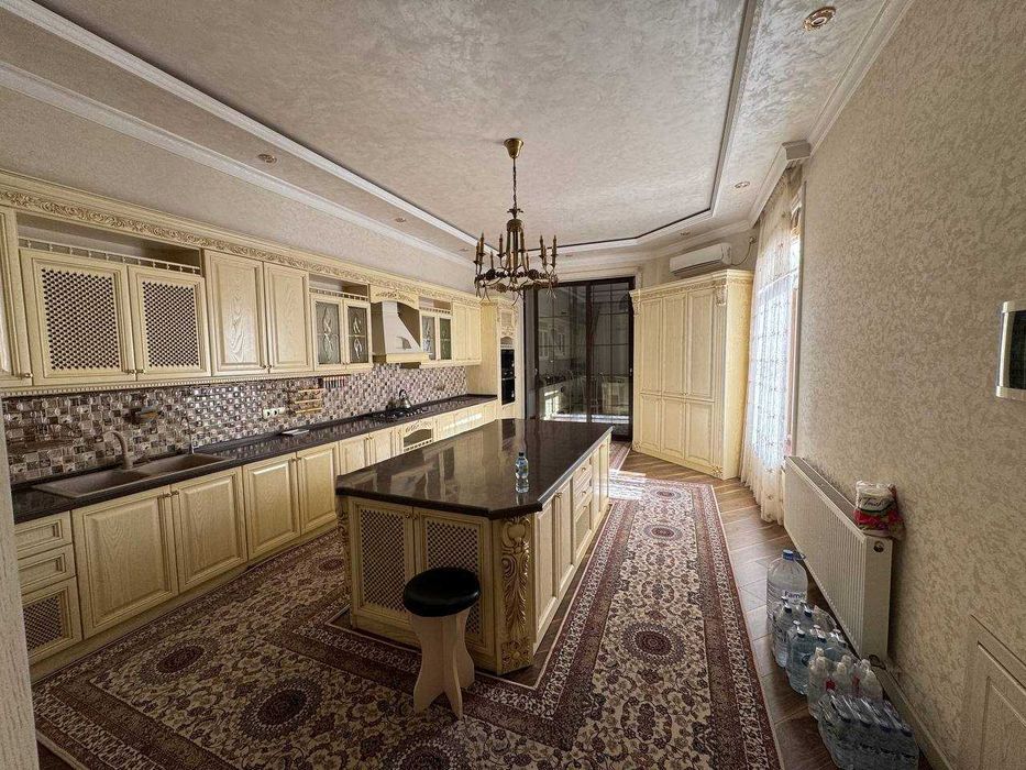 ПРОДАЕТСЯ ДОМ Яккасарайский район Ор.р: кафе “Сим Сим 1000м2