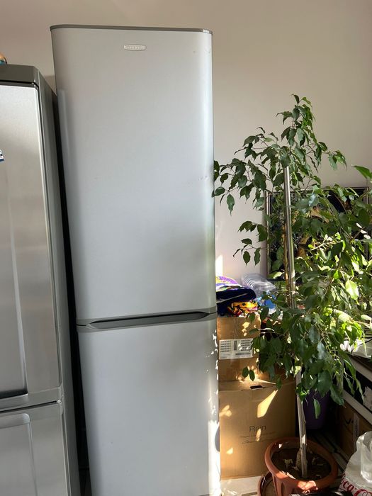 Холодильник раблчи в хорошем состоянии срочно!