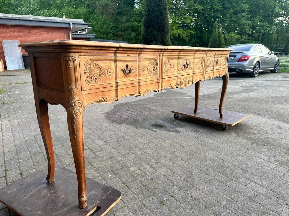 Comodă vintage elegantă în stil Louis XV – restaurată cu rafinament